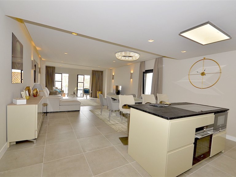 Apartment for Sale in Puerto Banús, Malaga 10