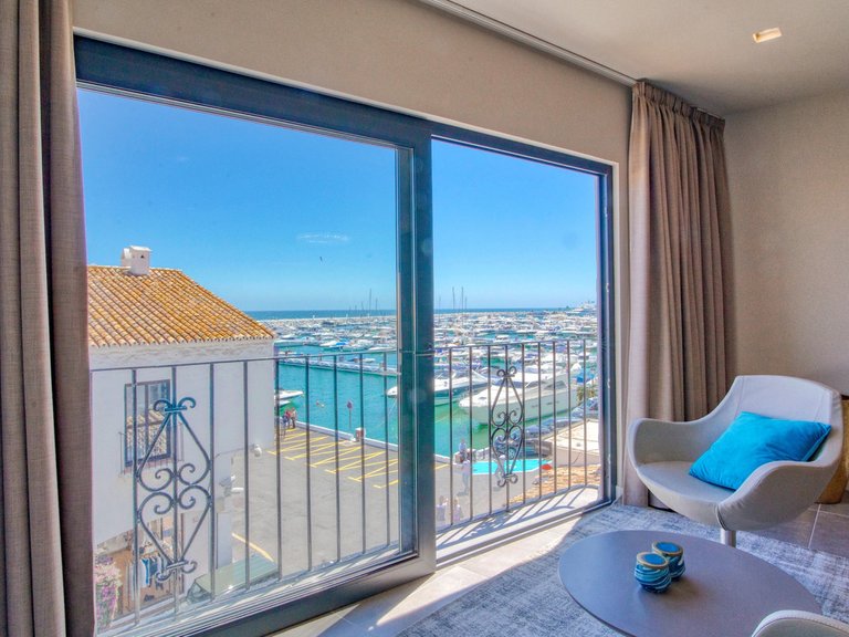 Apartment for Sale in Puerto Banús, Malaga 2