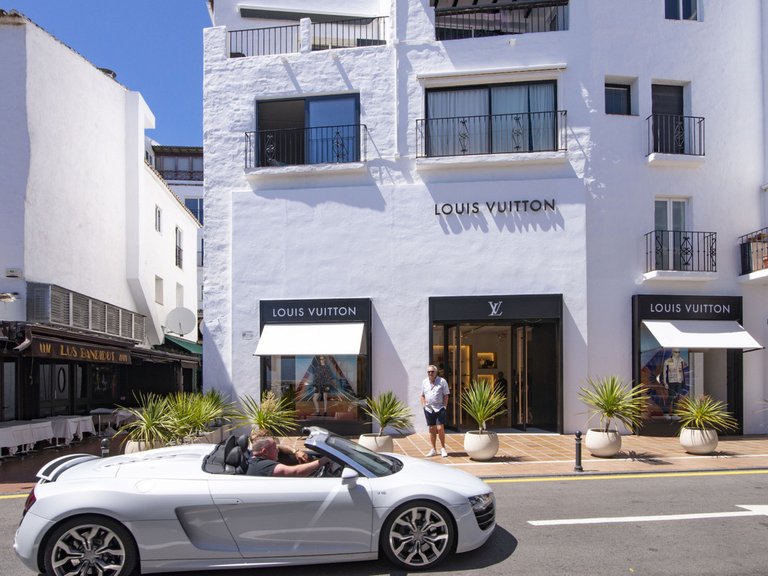 Apartment for Sale in Puerto Banús, Malaga 25