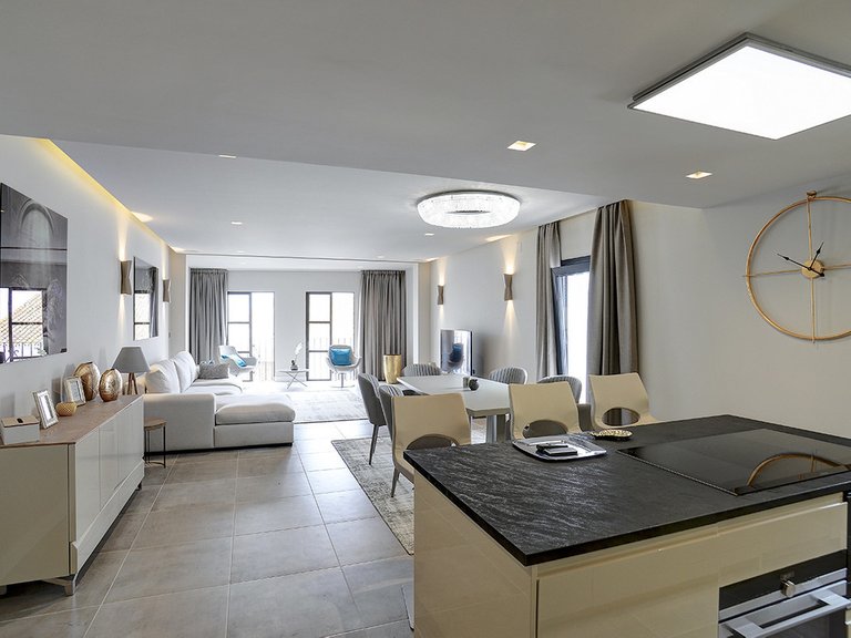 Apartment for Sale in Puerto Banús, Malaga 5