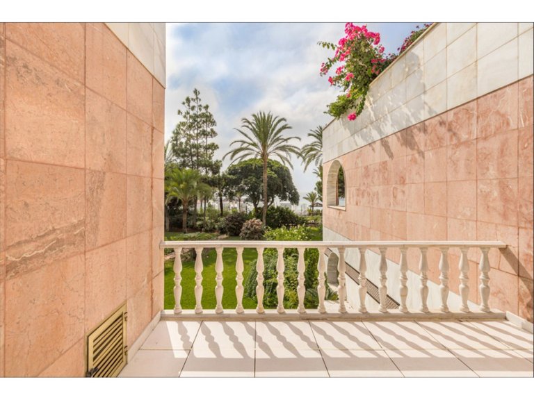 Apartment for  in Puerto Banús, Malaga 13