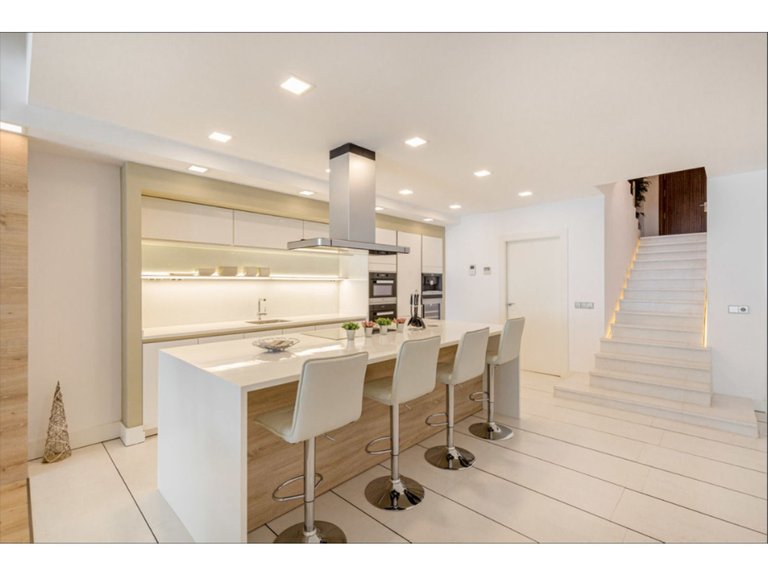 Apartment for  in Puerto Banús, Malaga 8