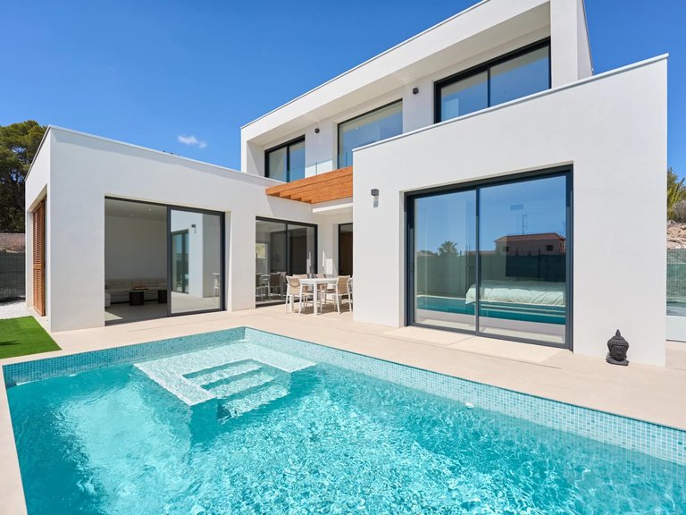 Villa for Sale in Alfaz Del Pi, Alicante 1
