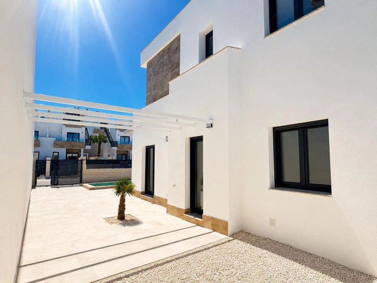 Villa for Sale in Polop, Alicante 2
