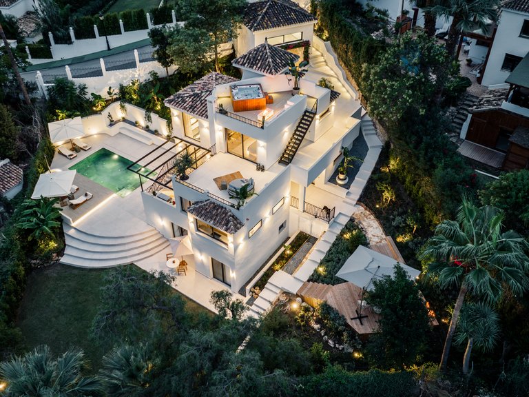 Villa for Sale in Nueva Andalucia, Marbella, Malaga 31