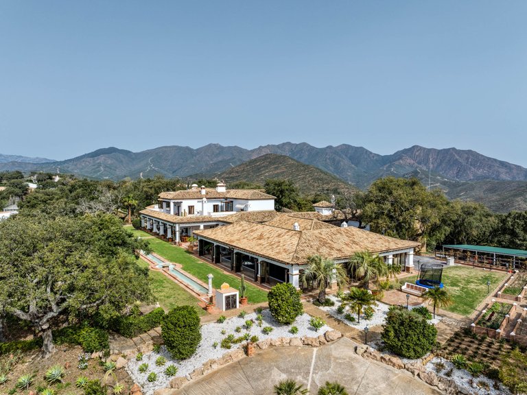 Villa for Sale in Marbella Este, Marbella, Malaga 57