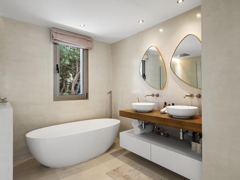 Villa for Sale in Marbella Este, Marbella, Malaga 8