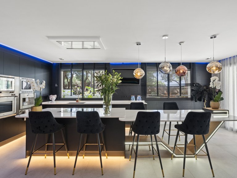 Villa for Sale in Marbella Este, Marbella, Malaga 5