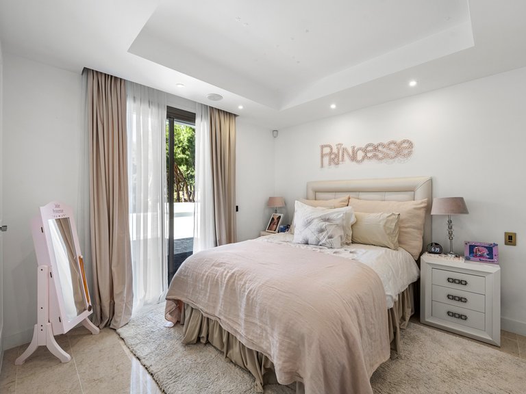 Villa for Sale in Marbella Este, Marbella, Malaga 11