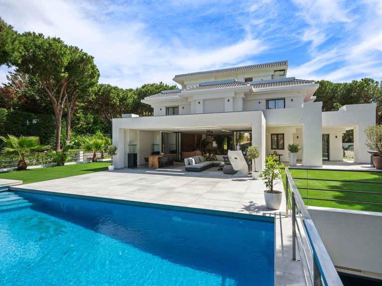 Villa for Sale in Marbella Este, Marbella, Malaga 12