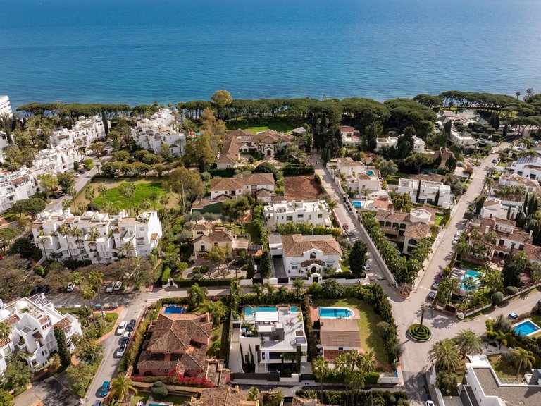 Villa for Sale in Marbella Golden Mile, Marbella, Malaga 28