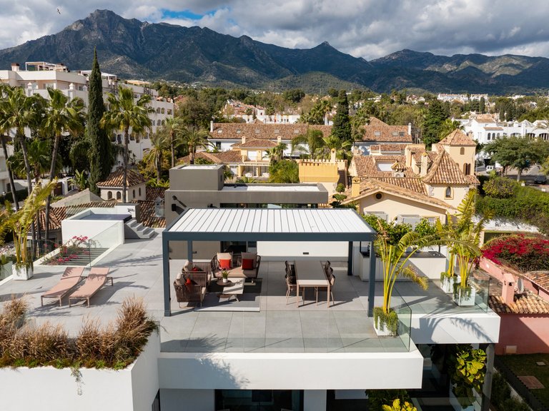 Villa for Sale in Marbella Golden Mile, Marbella, Malaga 26