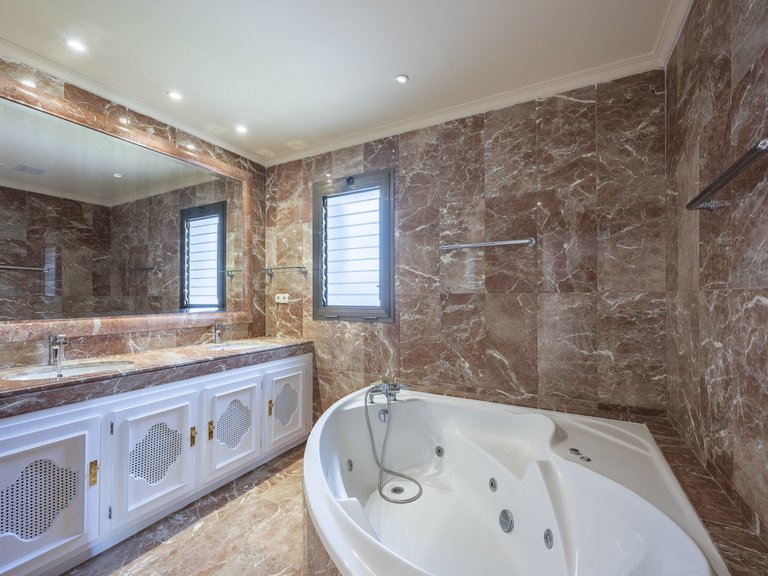 Villa for Rent in Marbella Golden Mile, Marbella, Malaga 24