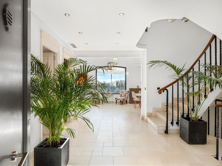 Villa for Sale in Nueva Andalucia, Marbella, Malaga 18