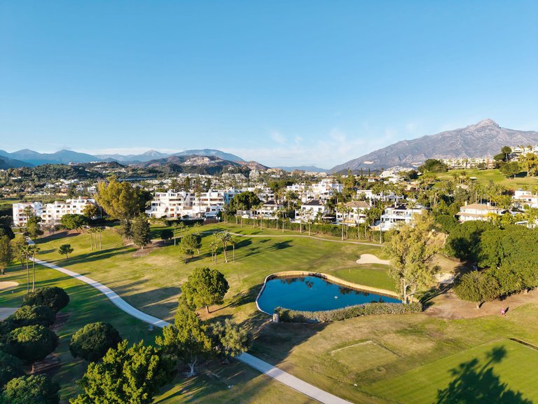 Villa for Sale in Nueva Andalucia, Marbella, Malaga 9