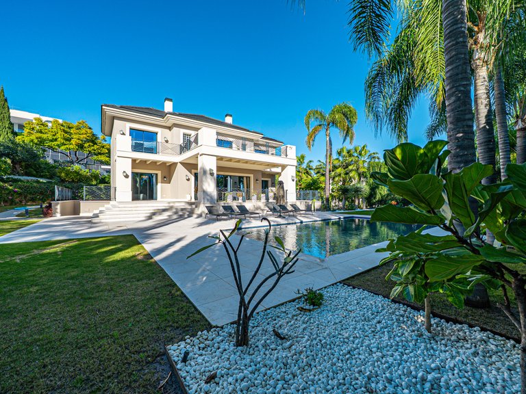 Villa for Sale in Benahavis, Malaga 1