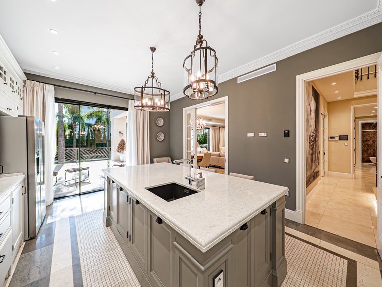 Villa for Sale in Benahavis, Malaga 19