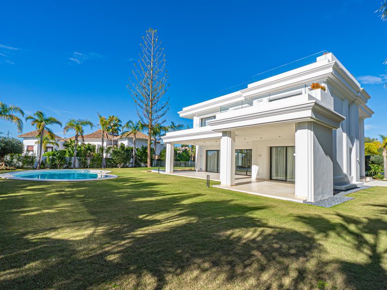 Villa for Sale in Marbella Golden Mile, Marbella, Malaga 55