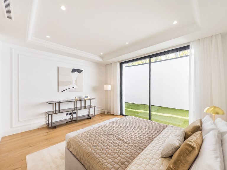 Villa for Sale in Marbella Golden Mile, Marbella, Malaga 30