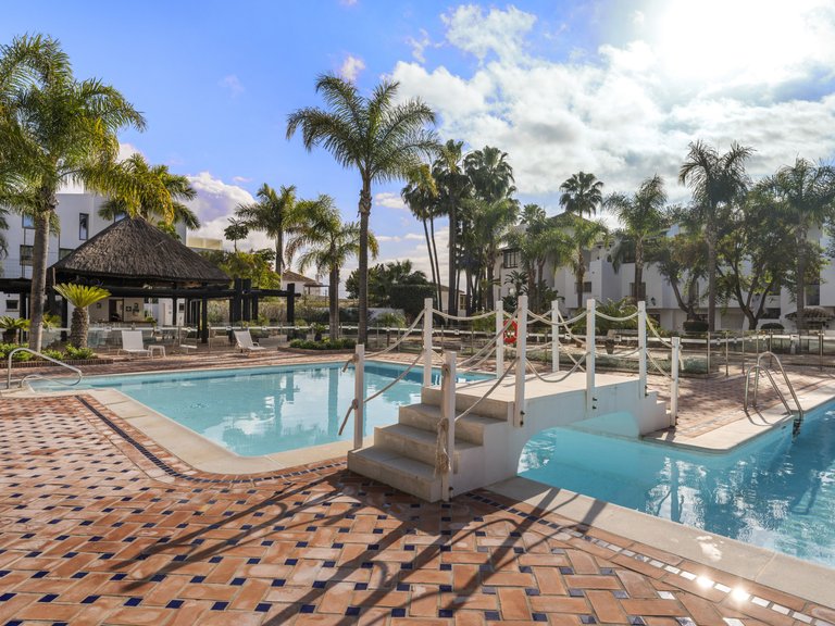 Apartment for Sale in Marbella Golden Mile, Marbella, Malaga 1
