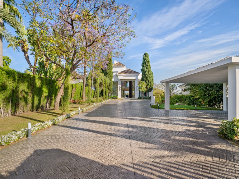 Villa for Sale in Nueva Andalucia, Marbella, Malaga 27