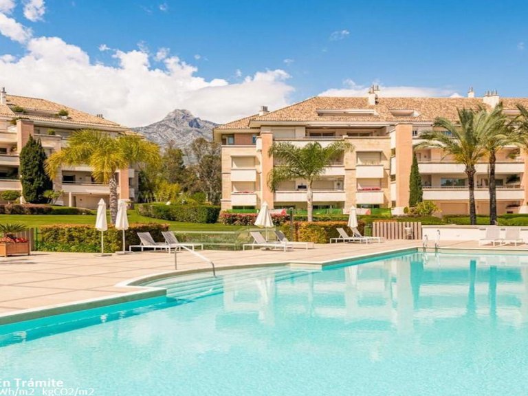 Apartment for Sale in Marbella Golden Mile, Marbella, Malaga 1