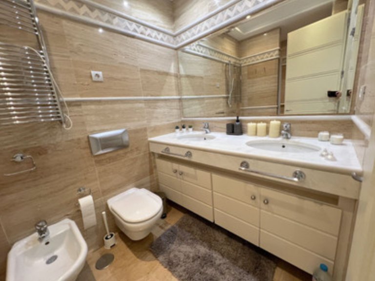 Apartment for Sale in Marbella Golden Mile, Marbella, Malaga 8