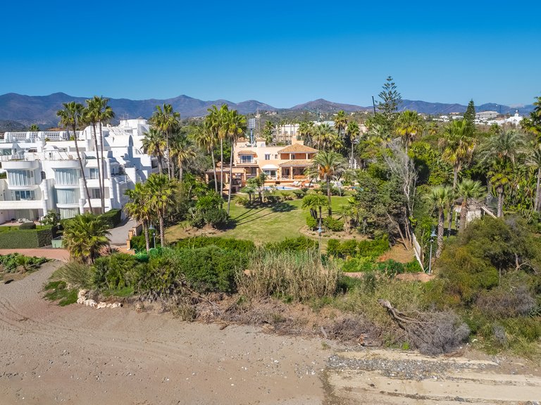 Villa for Sale in Estepona East, Estepona, Malaga 14