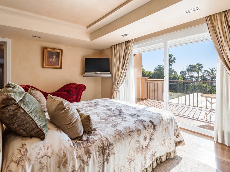 Villa for Sale in Estepona East, Estepona, Malaga 18