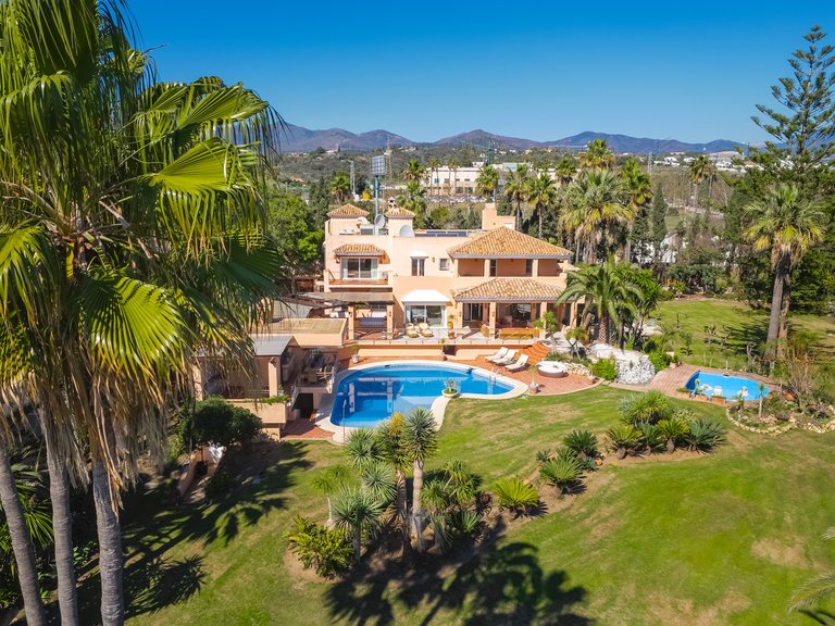 Villa for Sale in Estepona East, Estepona, Malaga 13