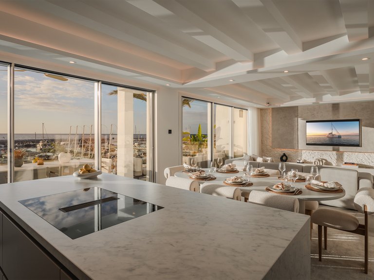 Penthouse for Sale in Marbella, Malaga 18