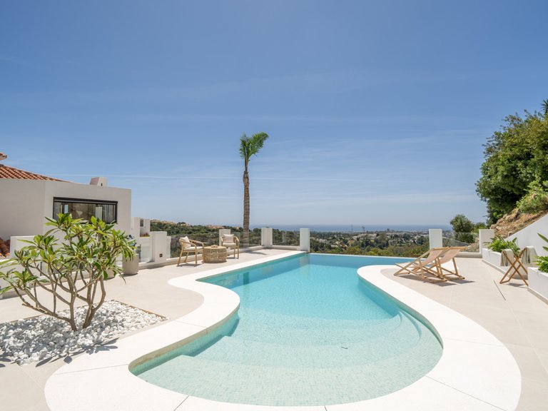 Villa for Sale in Nueva Andalucia, Marbella, Malaga 22