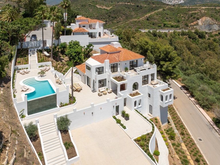 Villa for Sale in Nueva Andalucia, Marbella, Malaga 9