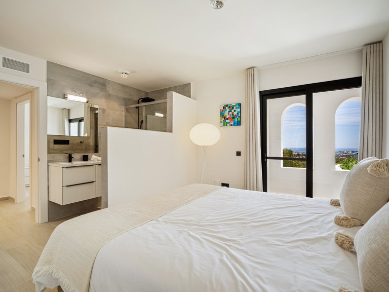 Villa for Sale in Nueva Andalucia, Marbella, Malaga 31
