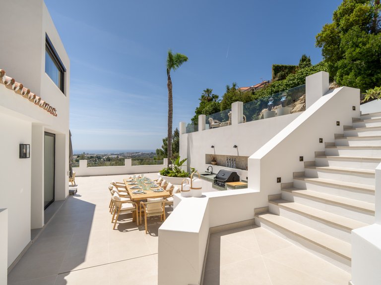 Villa for Sale in Nueva Andalucia, Marbella, Malaga 26