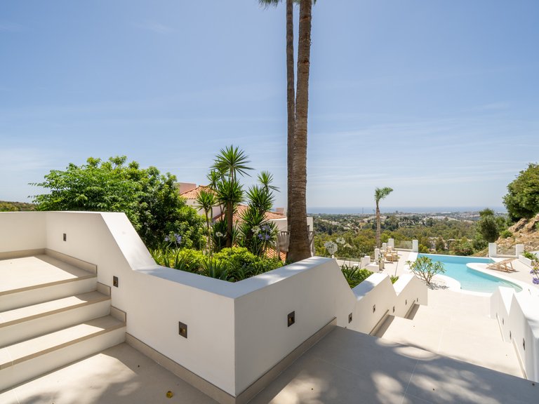 Villa for Sale in Nueva Andalucia, Marbella, Malaga 18