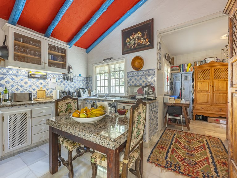 Villa for Sale in Marbella Golden Mile, Marbella, Malaga 8