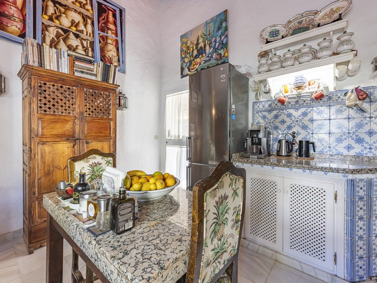 Villa for Sale in Marbella Golden Mile, Marbella, Malaga 13