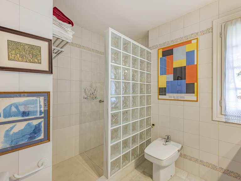 Villa for Sale in Marbella Golden Mile, Marbella, Malaga 28