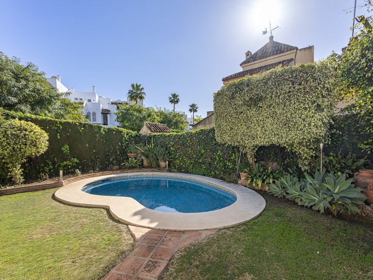 Villa for Sale in Marbella Golden Mile, Marbella, Malaga 33