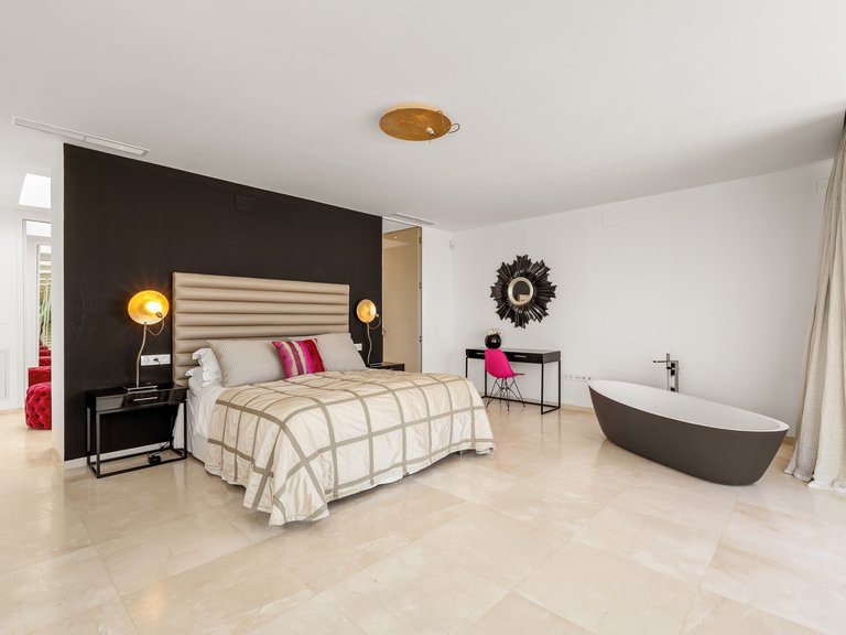 Villa for Sale in Nueva Andalucia, Marbella, Malaga 40