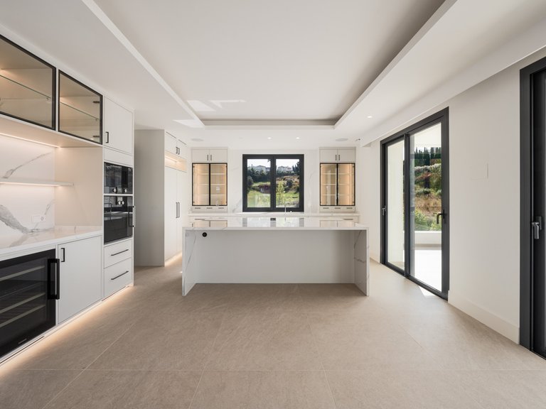 Villa for Sale in Estepona East, Estepona, Malaga 30