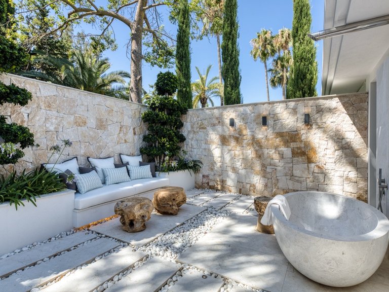 Villa for Sale in Nueva Andalucia, Marbella, Malaga 24
