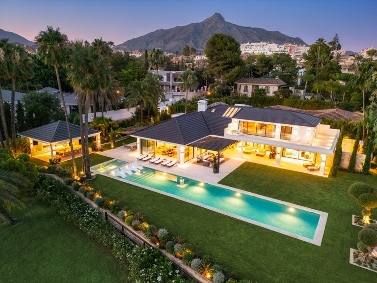 Villa for Sale in Nueva Andalucia, Marbella, Malaga 32
