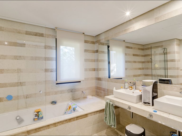 Villa for Sale in Marbella, Malaga 10