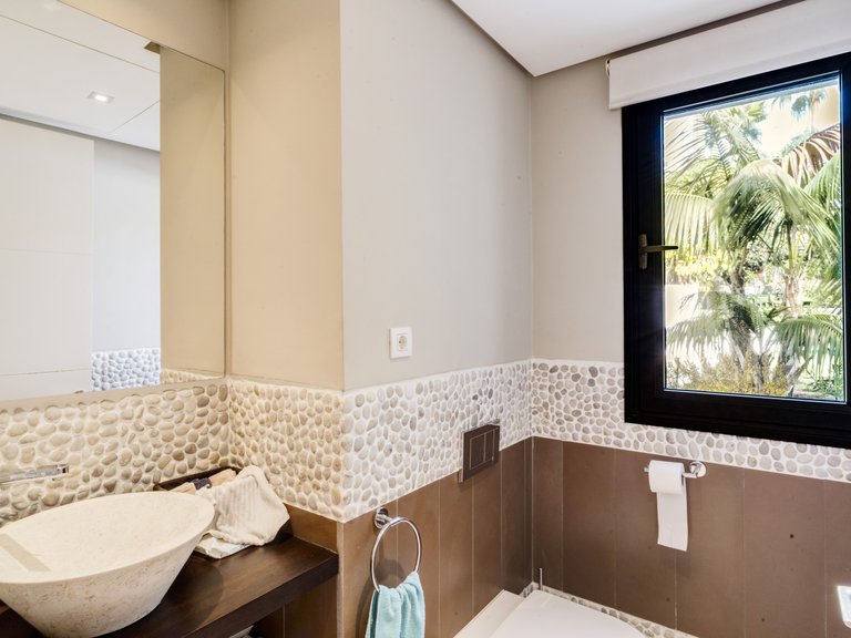 Villa for Sale in Marbella, Malaga 36
