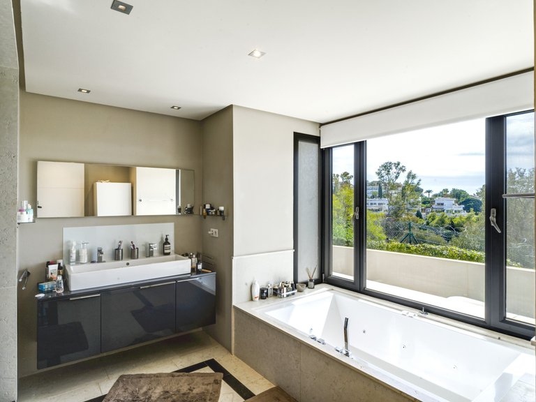 Villa for Sale in Marbella, Malaga 18