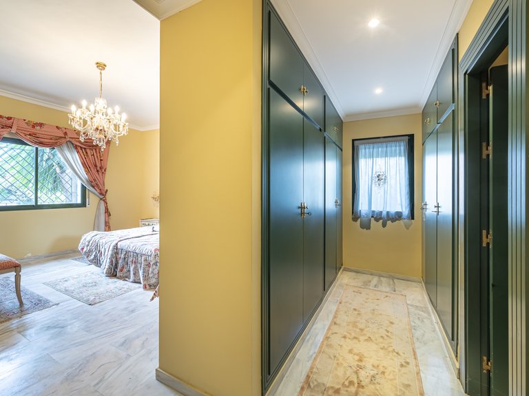 Villa for Sale in Marbella Golden Mile, Marbella, Malaga 13