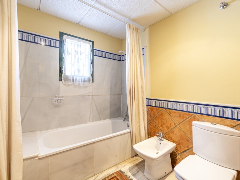 Villa for Sale in Marbella Golden Mile, Marbella, Malaga 16