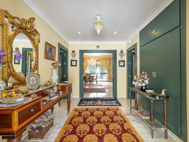 Villa for Sale in Marbella Golden Mile, Marbella, Malaga 4